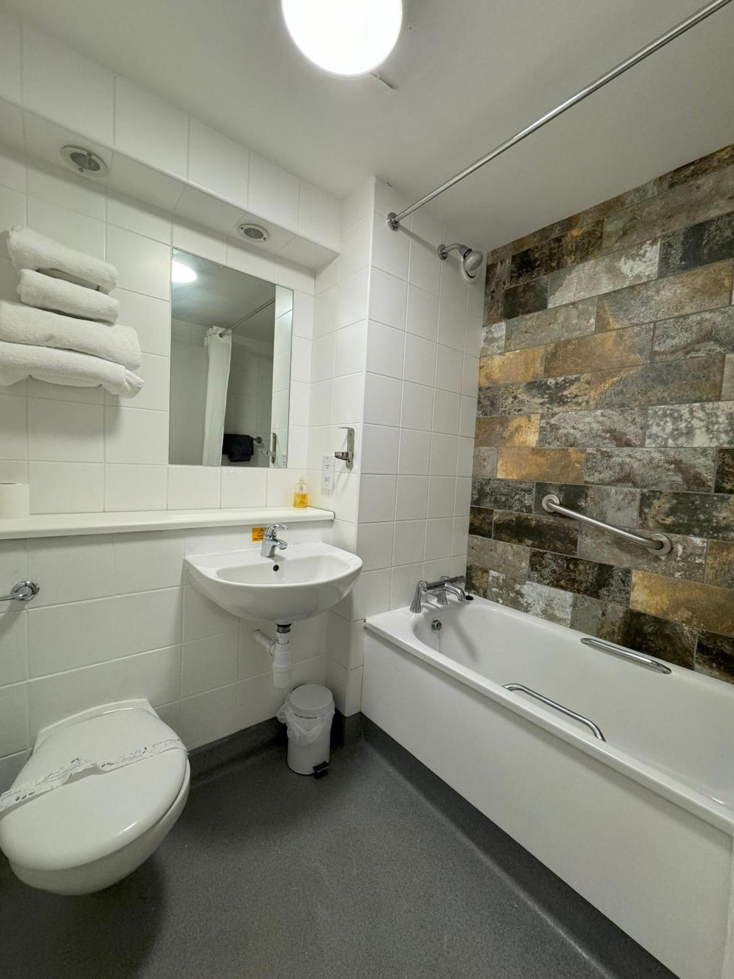 Citilodge Wakefield Hotel By Roomsbooked Buitenkant foto